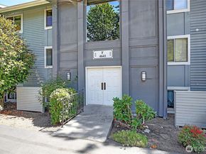 4641 W Lake Sammamish Parkway SE F205, Issaquah WA 98027