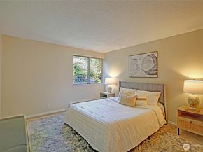 4641 W Lake Sammamish Parkway SE F205, Issaquah WA 98027