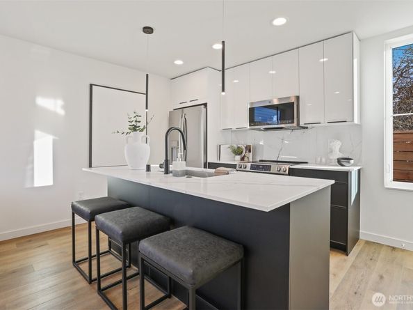 8757 Palatine Avenue N B, Seattle WA 98103