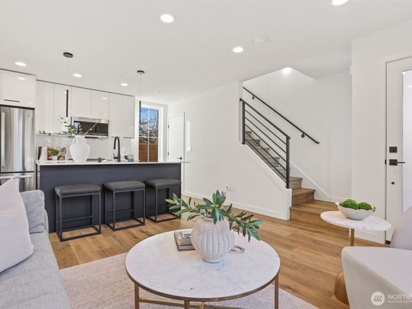 8757 Palatine Avenue N B, Seattle WA 98103