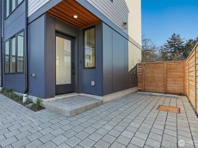 8757 Palatine Avenue N B, Seattle WA 98103