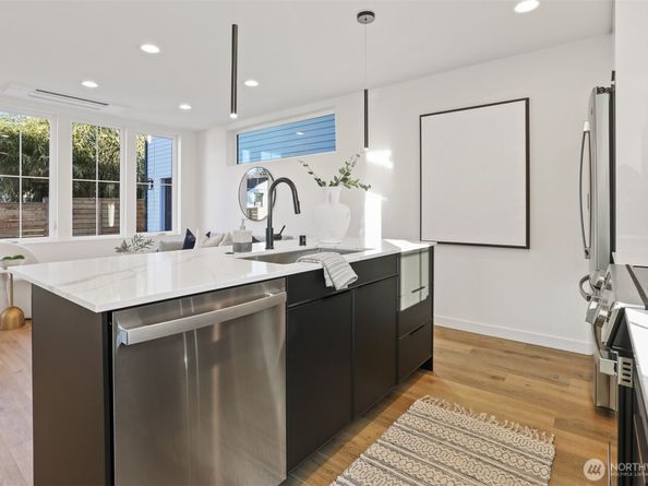 8757 Palatine Avenue N B, Seattle WA 98103