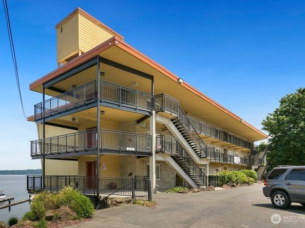 9520 Rainier Avenue S 202, Seattle WA 98118