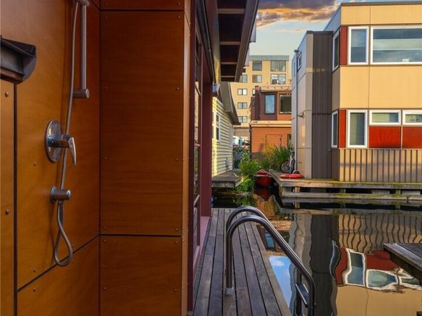 2339 Fairview Avenue E L, Seattle WA 98102
