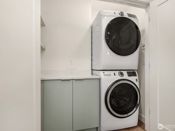 1615 N 50th Street B, Seattle WA 98103