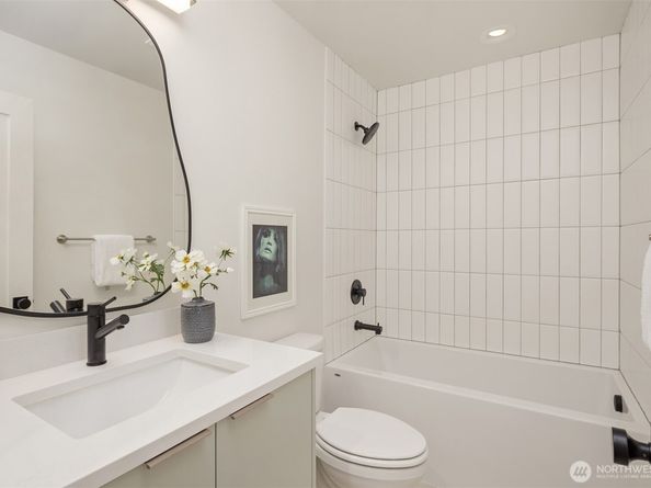 1615 N 50th Street B, Seattle WA 98103