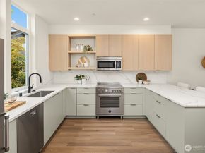 1615 N 50th Street B, Seattle WA 98103