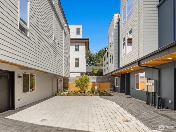 1615 N 50th Street B, Seattle WA 98103