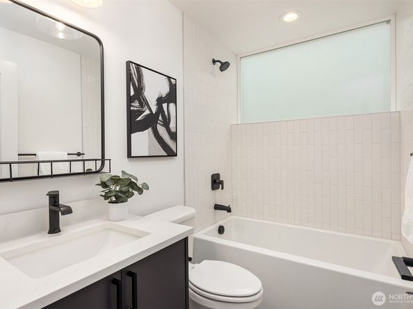 13548 39th Avenue NE B, Seattle WA 98125