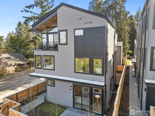 1261 NE 100th Street, Seattle WA 98125