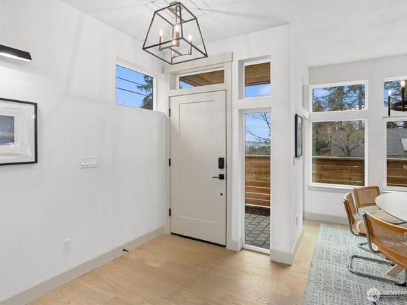 1261 NE 100th Street, Seattle WA 98125