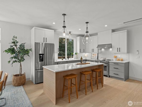 1261 NE 100th Street, Seattle WA 98125