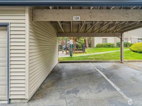 25025 SE Klahanie Boulevard D204, Sammamish WA 98029