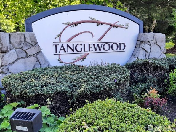25025 SE Klahanie Boulevard D204, Sammamish WA 98029