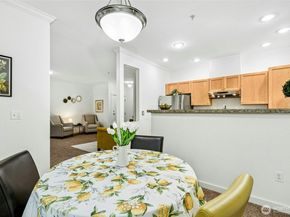 25025 SE Klahanie Boulevard D204, Sammamish WA 98029