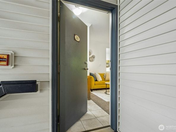 25025 SE Klahanie Boulevard D204, Sammamish WA 98029