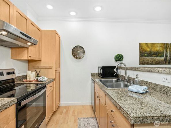 25025 SE Klahanie Boulevard D204, Sammamish WA 98029