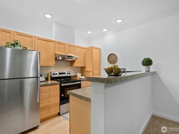 25025 SE Klahanie Boulevard D204, Sammamish WA 98029