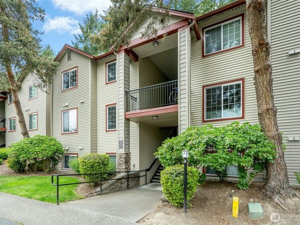 25025 SE Klahanie Boulevard D204, Sammamish WA 98029