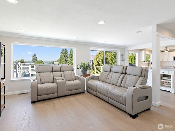 3415 Garden Avenue N, Renton WA 98056