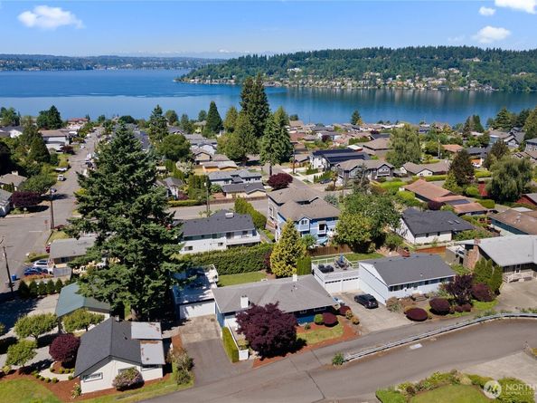 3415 Garden Avenue N, Renton WA 98056