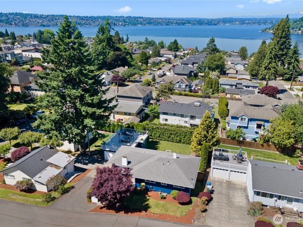 3415 Garden Avenue N, Renton WA 98056