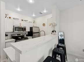 2415 2nd Avenue 438, Seattle WA 98121