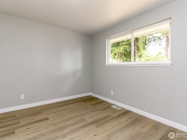 838 S 316th Street, Federal Way WA 98003