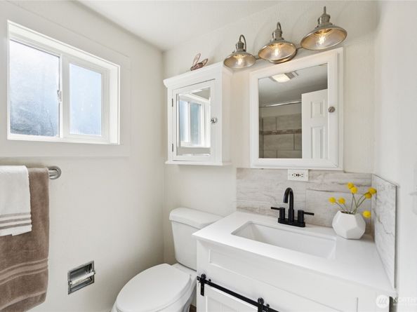 817 SW 158th Street, Burien WA 98166