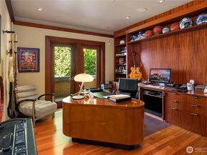 415 Shoreland Drive SE, Bellevue WA 98004