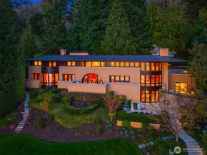 415 Shoreland Drive SE, Bellevue WA 98004