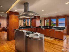 415 Shoreland Drive SE, Bellevue WA 98004