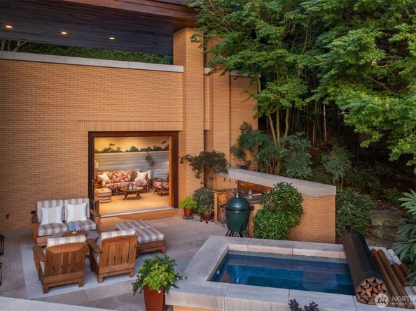 415 Shoreland Drive SE, Bellevue WA 98004