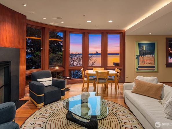 415 Shoreland Drive SE, Bellevue WA 98004