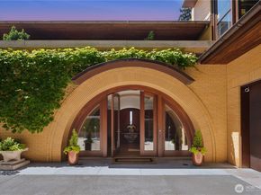 415 Shoreland Drive SE, Bellevue WA 98004