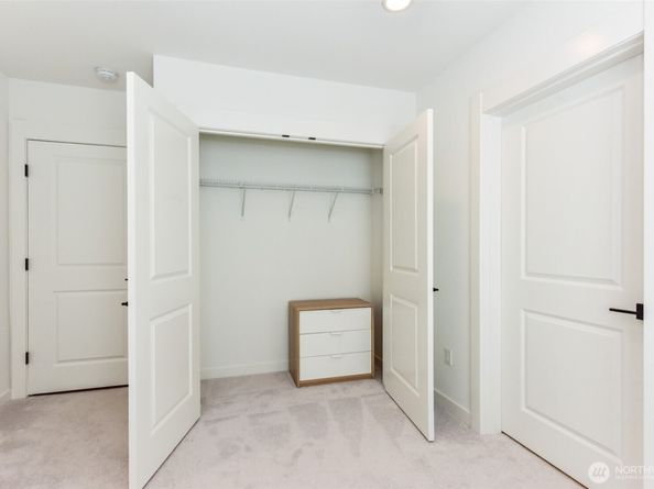 15558 NE 15th Place 301, Bellevue WA 98007