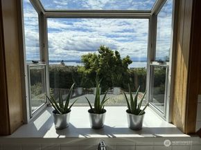 6921 39th Avenue SW, Seattle WA 98136