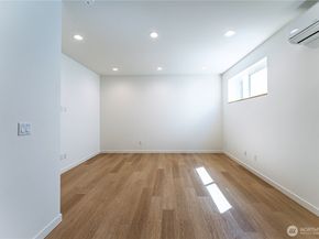 10350 Wallingford Avenue N B, Seattle WA 98133