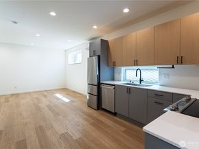 10350 Wallingford Avenue N B, Seattle WA 98133