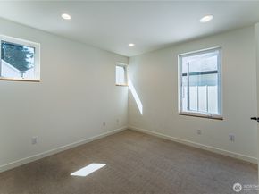 10350 Wallingford Avenue N B, Seattle WA 98133