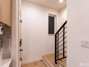 10350 Wallingford Avenue N B, Seattle WA 98133
