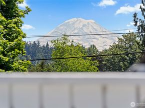 25916 18th Avenue S, Des Moines WA 98198
