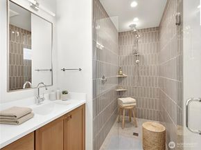 1410 B N 47th Street, Seattle WA 98103