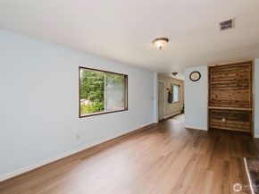 8025 W Wildcat Lake Road, Bremerton WA 98312