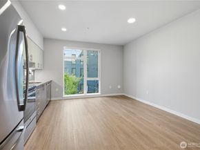 1085 103rd Avenue NE 204, Bellevue WA 98004