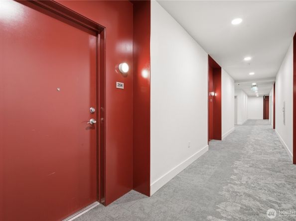 1085 103rd Avenue NE 204, Bellevue WA 98004