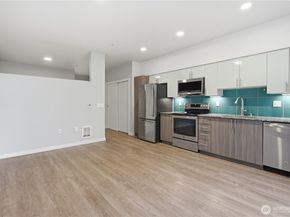 1085 103rd Avenue NE 204, Bellevue WA 98004