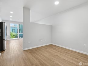 1085 103rd Avenue NE 204, Bellevue WA 98004