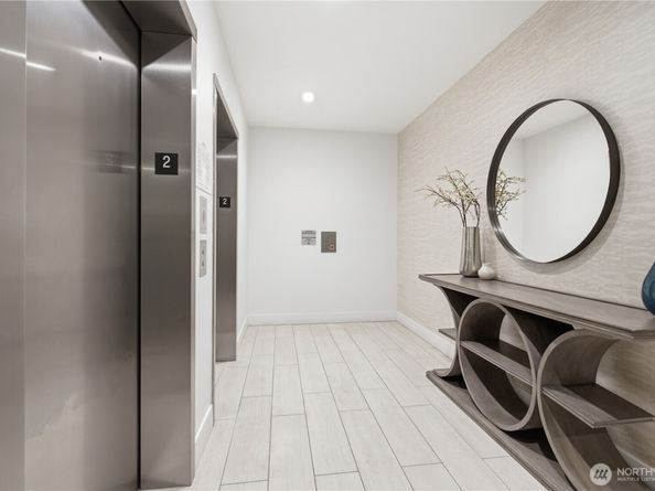 1085 103rd Avenue NE 204, Bellevue WA 98004