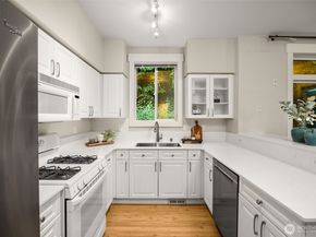23300 SE Black Nugget Road E6, Issaquah WA 98029